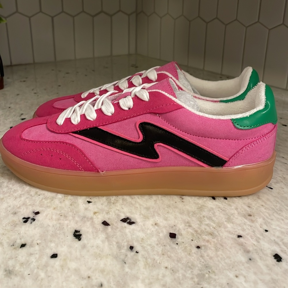 New in box - Madden Girl Giia sneakers - size 6.5